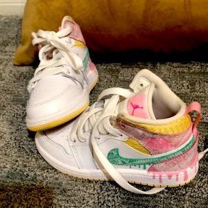 Jordon Nike girl tennis shoes